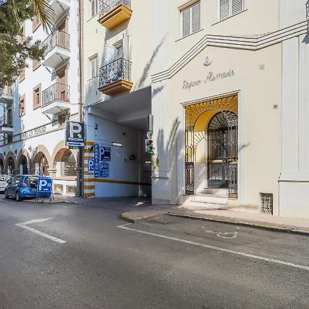 Centro De Parking Privado A 300 M Del Puente Nuevo Andando *