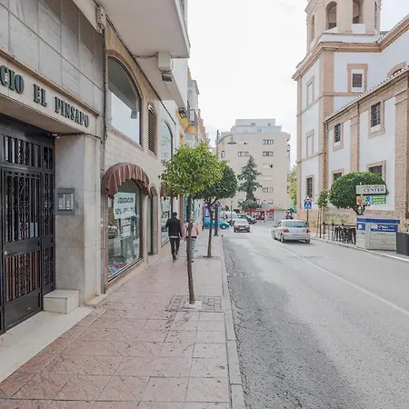 Centro De Parking Privado A 300 M Del Puente Nuevo Andando Apartment