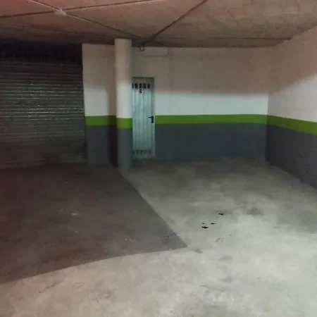Centro De Parking Privado A 300 M Del Puente Nuevo Andando Apartment