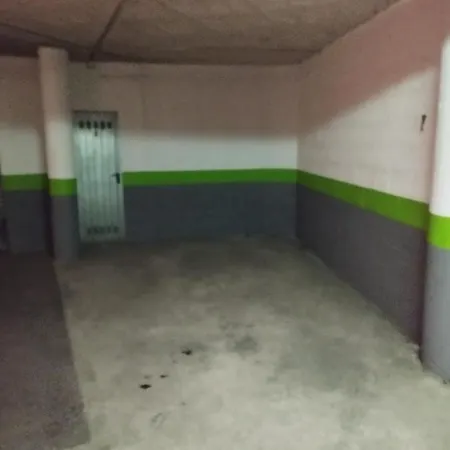 Centro De Parking Privado A 300 M Del Puente Nuevo Andando Apartment *